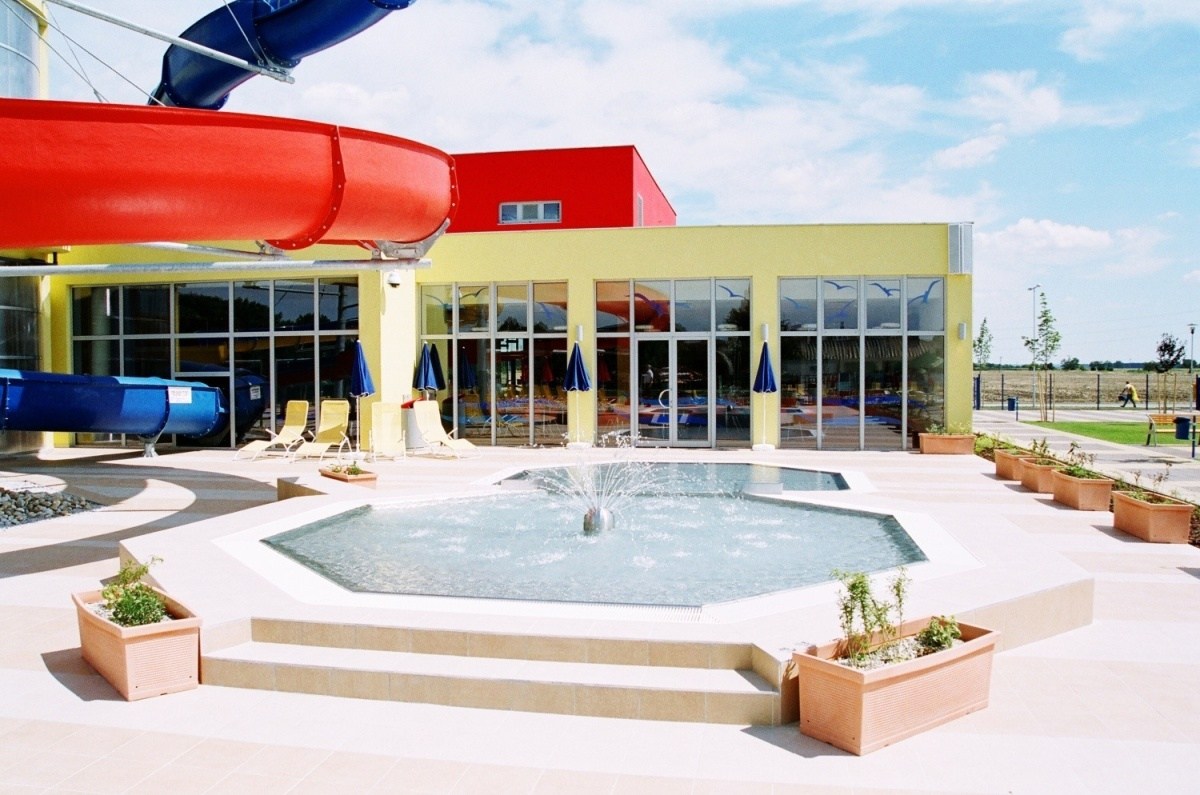Bazénové technologie pro termálne centrum Galandia