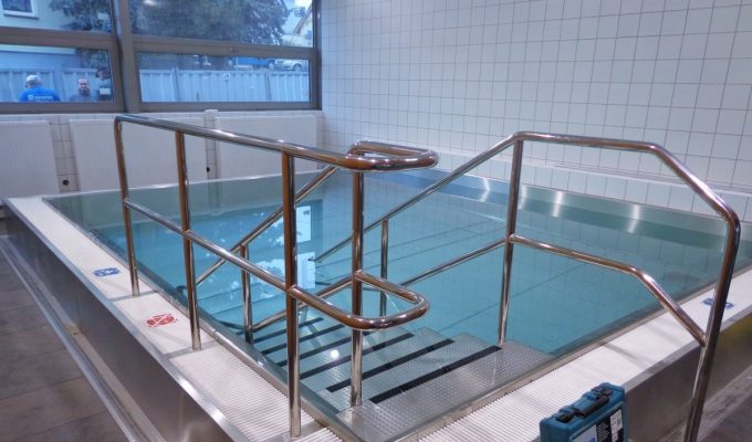 Vnitřní bazén v areálu Na Pražačce v Praze